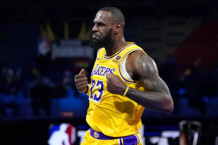 NBA直播-勒布朗・詹姆斯计划与湖人续约两年,篮球传奇延续 NBA直播-勒布朗・詹姆斯计划与湖人续约两年,篮球传奇延续